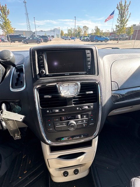 2016 Chrysler Town & Country Touring