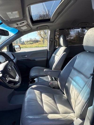 2017 Toyota Sienna XLE 7 Passenger