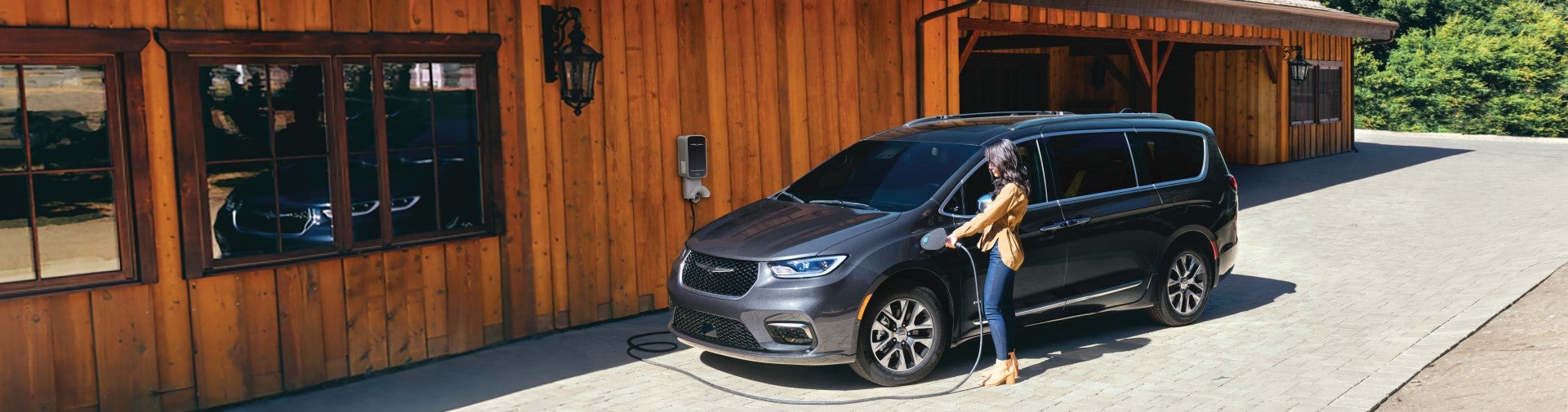 Chrysler Dealer near Plymouth MI 